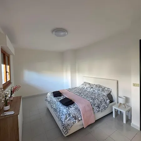 Ampia Casa Con Cortile A 3 Min Dal Mare